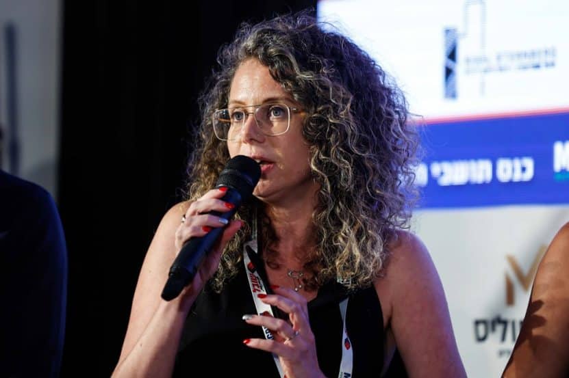 עו"ד הילה סלומון בפאנל הצד החברתי מתוך כנס הנדל"ן השנתי // צילום: דרור סיתהכל