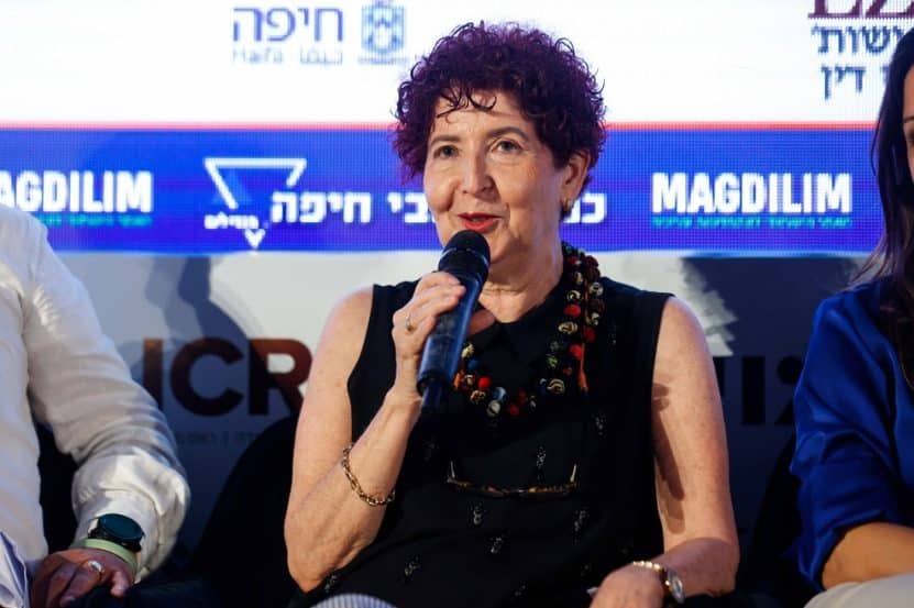 אורנה מור בפאנל הצד החברתי מתוך כנס הנדל"ן השנתי // צילום: דרור סיתהכל
