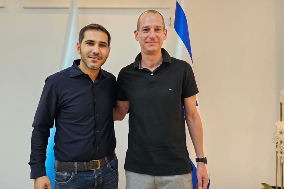 מימין: אריאל יוצר ורועי גבאי// צילום: עיריית יבנה