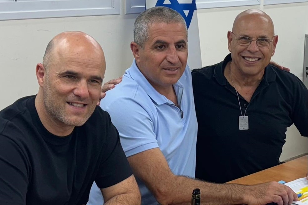 חיים פייגלין ואורן הוכברג עם ראש עיריית נהריה // צילום: צמח המרמן