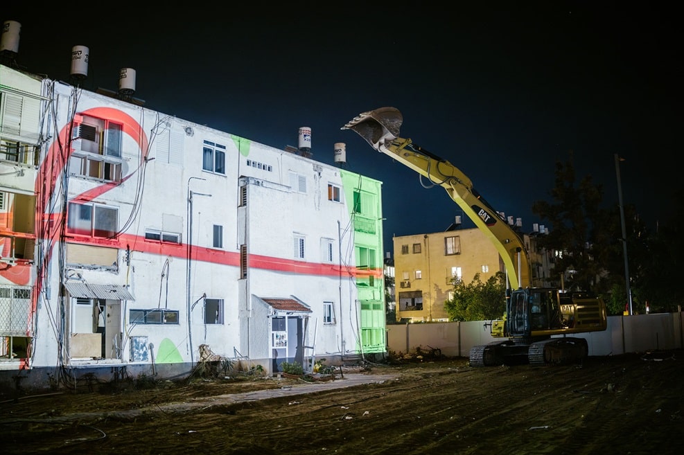 הריסת הבניין בויצמן חולון // צילום: נאו מדיה