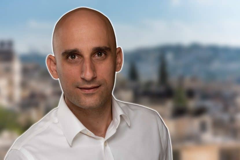 תומר צבר // צילום: באדיבות חברת שלום את נתן | Depositphotos