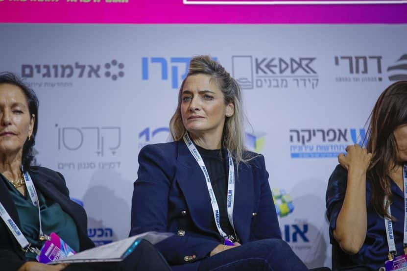 אינג' תמר פוריה שרביט בכנס הבמה המרכזית מגדילים // צילום: דרור סיתהכל