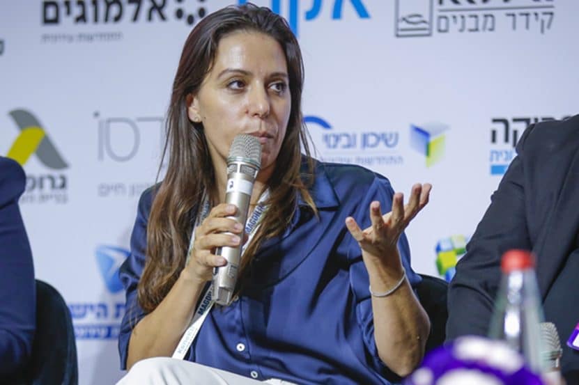רונית אשד לוי בכנס הבמה המרכזית מגדילים // צילום: דרור סיתהכל