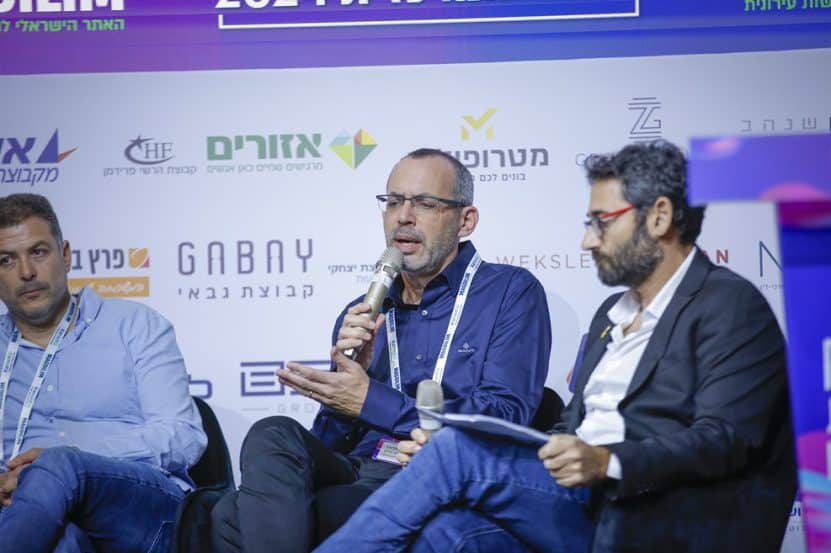 אבישי קימלדורף בכנס הבמה המרכזית // צילום: דרור סיתהכל