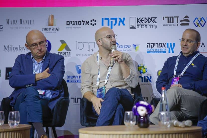 רון רקח בכנס הבמה המרכזית // צילום: דרור סיתהכל