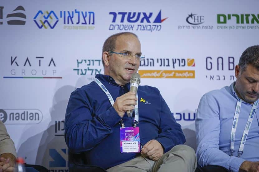 גיא דוננפלד בכנס הבמה המרכזית // צילום: דרור סיתהכל