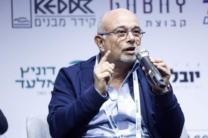 ארז כהן בכנס הבמה המרכזית // צילום: דרור סיתהכל