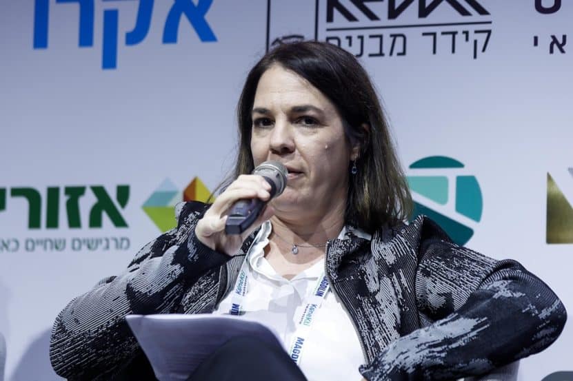 עו"ד מאיה אשכנזי בכנס הבמה המרכזית // צילום: דרור סיתהכל