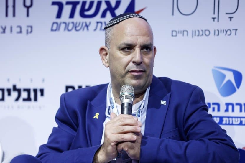 יאיר רביבו בכנס הבמה המרכזית // צילום: דרור סיתהכל