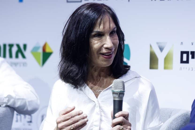 עו"ד איריס כהן פרנקל בכנס הבמה המרכזית // צילום: דרור סיתהכל