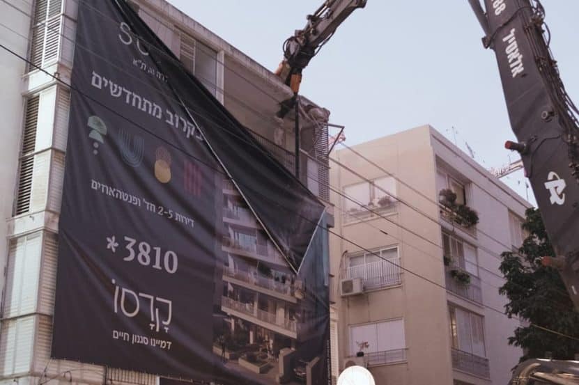 ביצוע הריסה של הבניין הישן ברחוב חדרה 11, ליד כיכר המדינה בתל אביב // צילום: רוזי גורביץ
