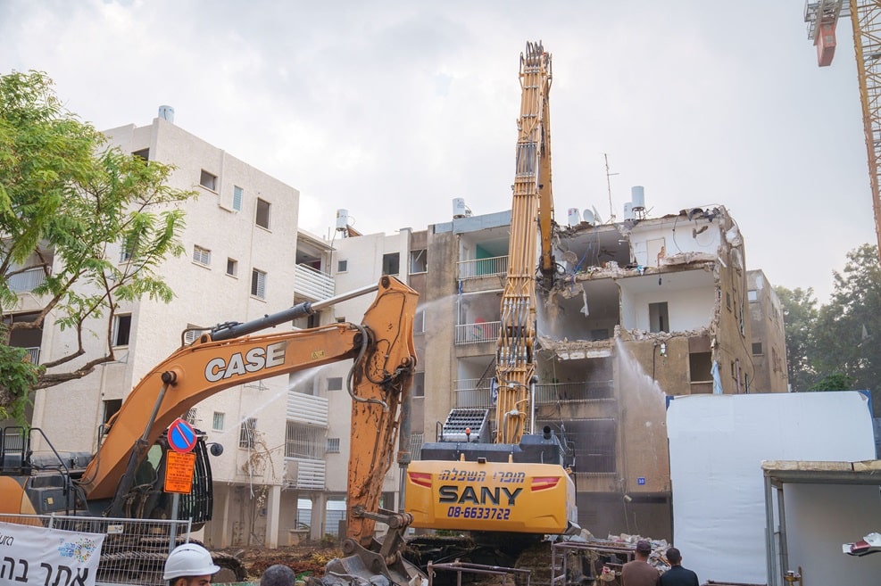 הריסת הבניינים הישנים בפרויקט מתחם אלתרמן // צילום: ינאי אלפסי