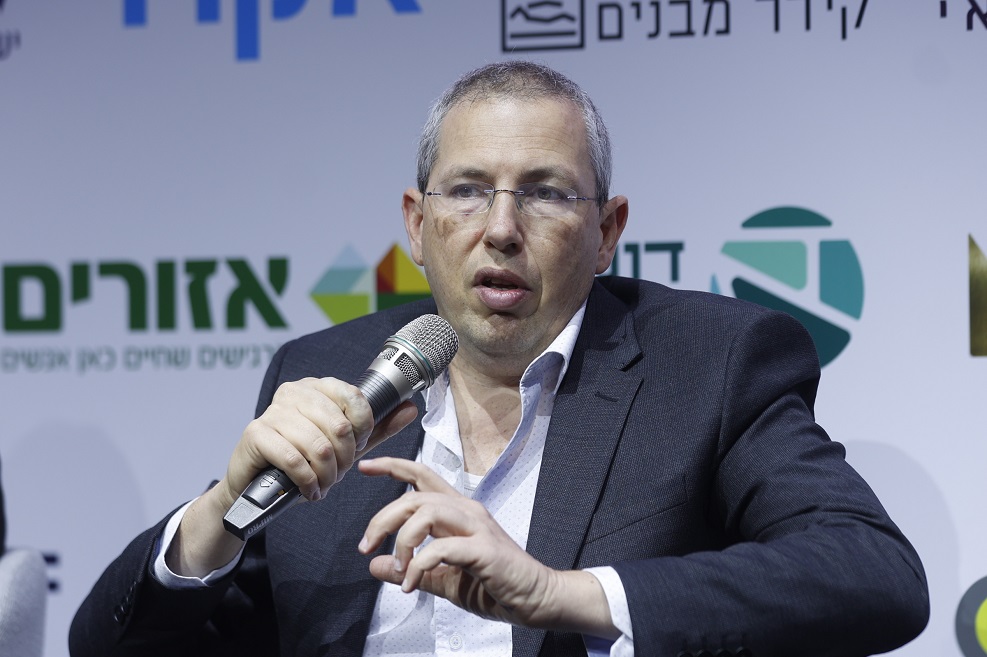 שי אהרונוביץ בכנס הבמה המרכזית מגדילים // צילום: דרור סיתהכל