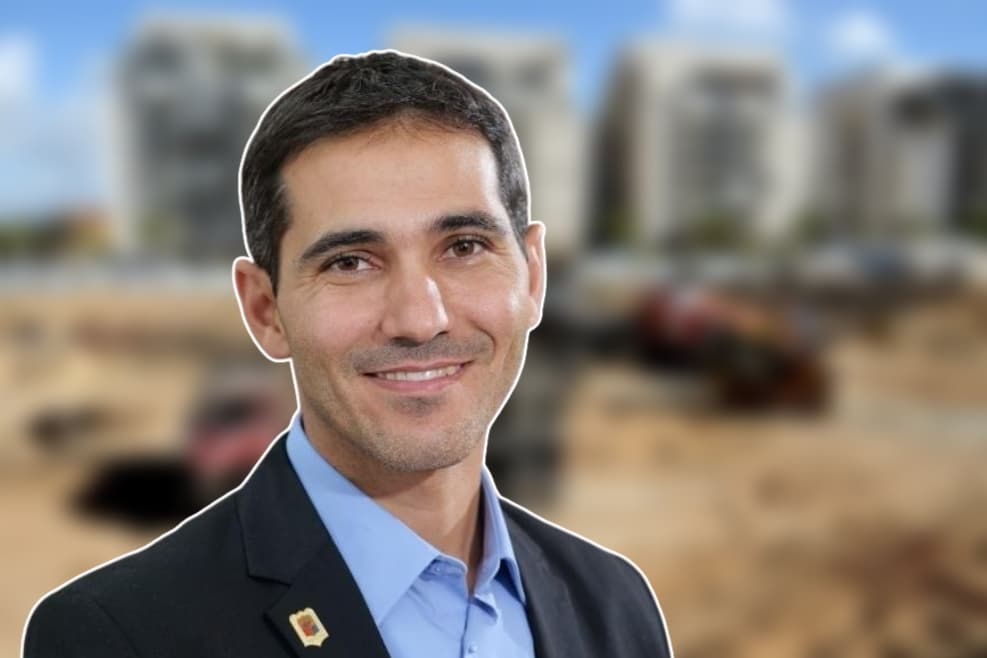רועי גבאי // צילום: עמית אלפונטה באדיבות עיריית יבנה.