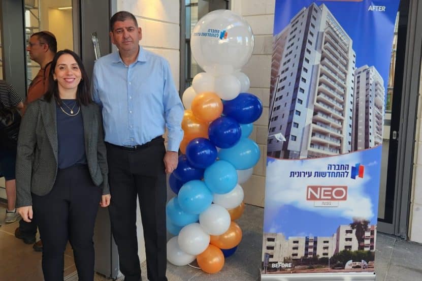יוסי ברודני עם אדר' רחל ברגר // צילום: דוברות עיריית גבעת שמואל