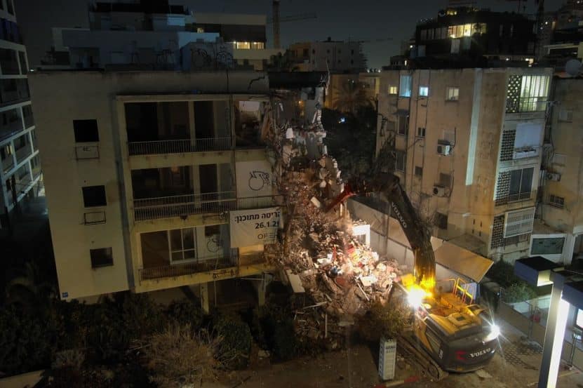 הריסה בז'בוטינסקי 107 תל אביב// צילום: גל פליבה