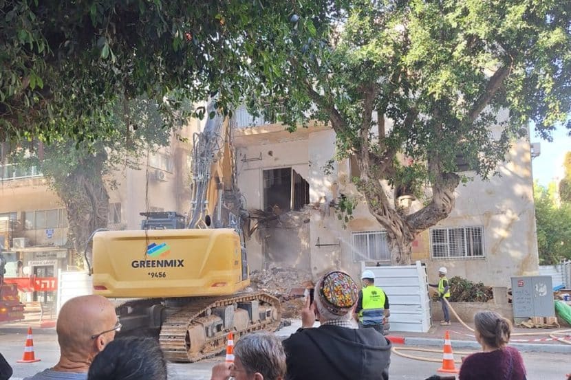 הריסת בניין ברחוב דיזינגוף תל אביב // צילום: זהר לידובסקי