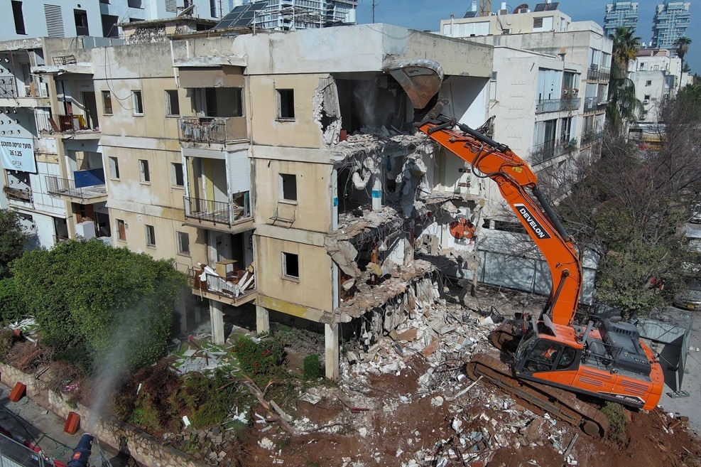 הריסה ברחוב זכרון יעקב 15 בתל אביב// צילום: גל פליבה