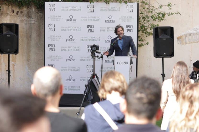 הדר פלג מתוך אירוע ההריסה // צילום: איתמר דובק