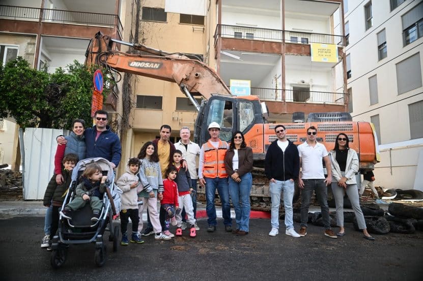 מתוך אירוע ההריסה בפישמן מימון 16 תל אביב // צילום: דיויד לוין