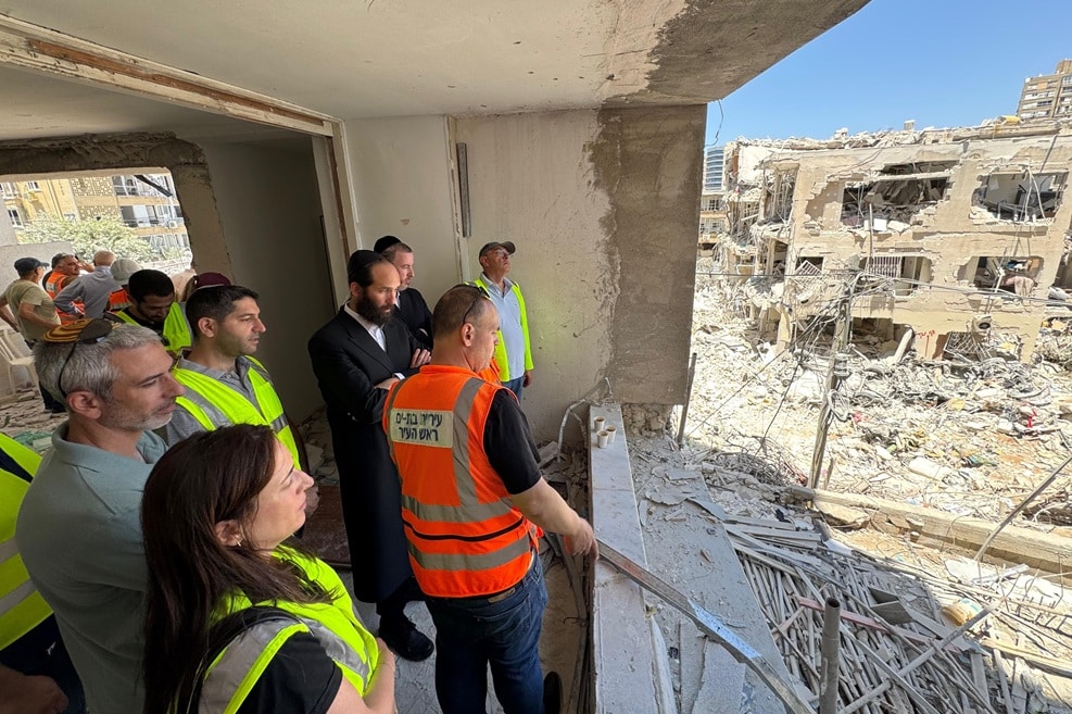 מנכ״ל משרד הבינוי והשיכון יהודה מורגנשטרן בסיור בבת ים // צילום: באדיבות משרד הבינוי והשיכון