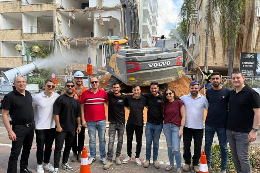 אירוע הריסה // צילום: באדיבות קידר מבנים