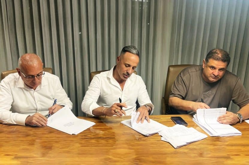 מימין:  איציק תשובה, יחיאל בן חמו ומור חן // יח"צ