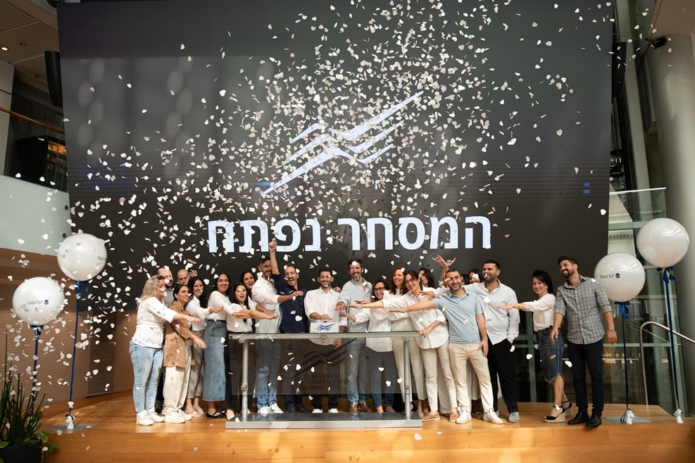 תומר רייפמן, רון קליין, תום אלחדיף ועובדי החברה // צילום: ורד פרקש