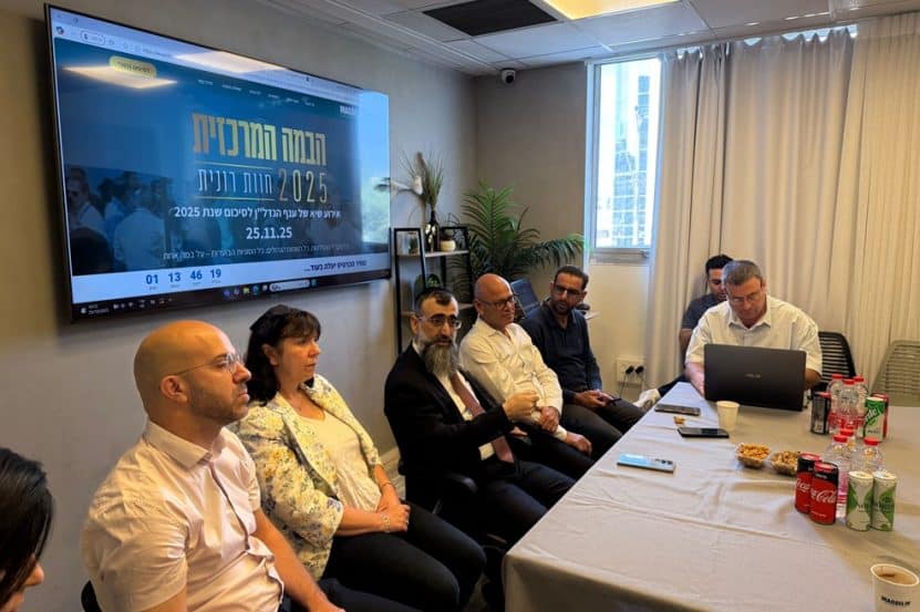 כנס שולחן עגול // צילום: מגדילים