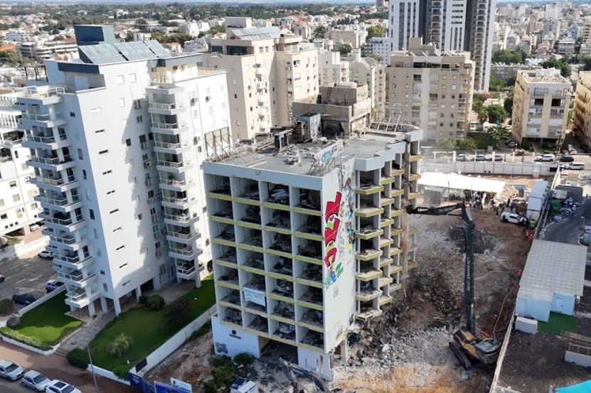 אירוע הריסה מלון "גליל" נתניה // צילום: קן התור הנדסה ובנין