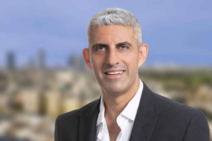 איתי סמדר // צילום: רז רוגובסקי | Depositphotos