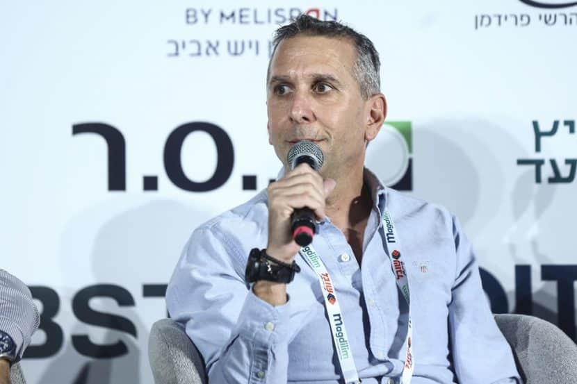 תומר אלפסי // צילום: דרור סיתהכל