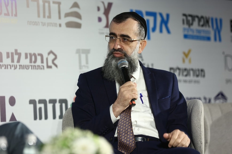 יור מטה התכנון הלאומי הרב נתן אלנתן בכנס הבמה המרכזית של אתר מגדילים // צילום: דרור סיתהכל