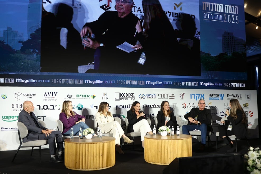 פאנל שוק הנדלן' לאן? בכנס הבמה המרכזית של מגדילים // צילום: דרור סיתהכל