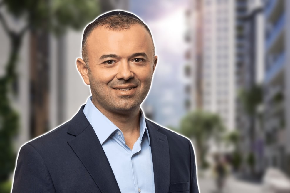 עו"ד אבי בבג'נוב // צילום: באדיבות החברה | מתחם הנרקיס בבית שמש // הדמיה: קסם הדמיות