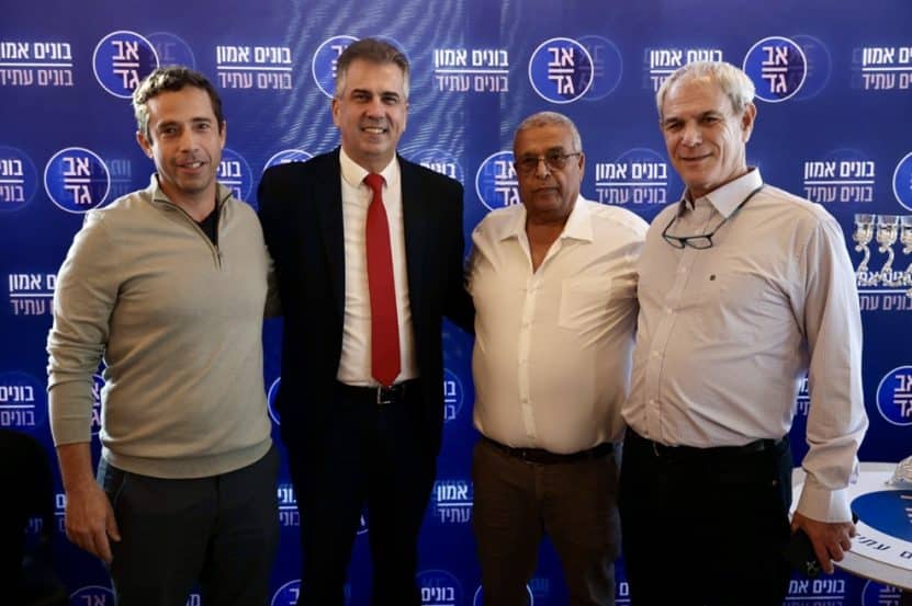 מימין: יובל ארד, מיכאל רצון, השר אלי כהן ועו"ד ראם רצון // צילום שי שחר