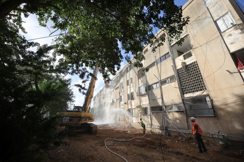 אירוע הריסה פינוי בינוי גיבורים בת ים // צילום: פיני חדד