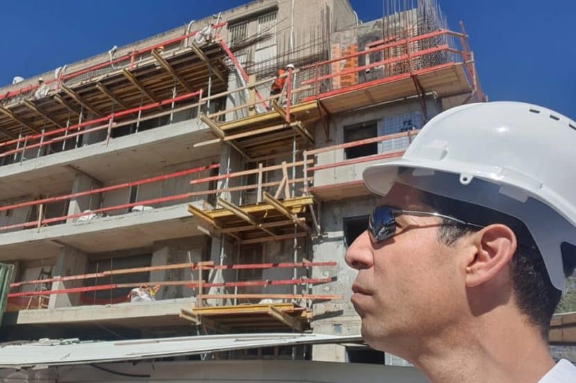 עו"ד אמיר עדיקא בפרויקט ברחוב הציונות ירושלים // צילום: רם כהן