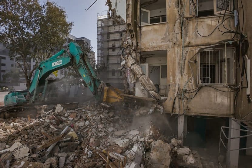 אירוע הריסת הבניין הישן במינץ 14, תל אביב // צילום: ברק ברינק